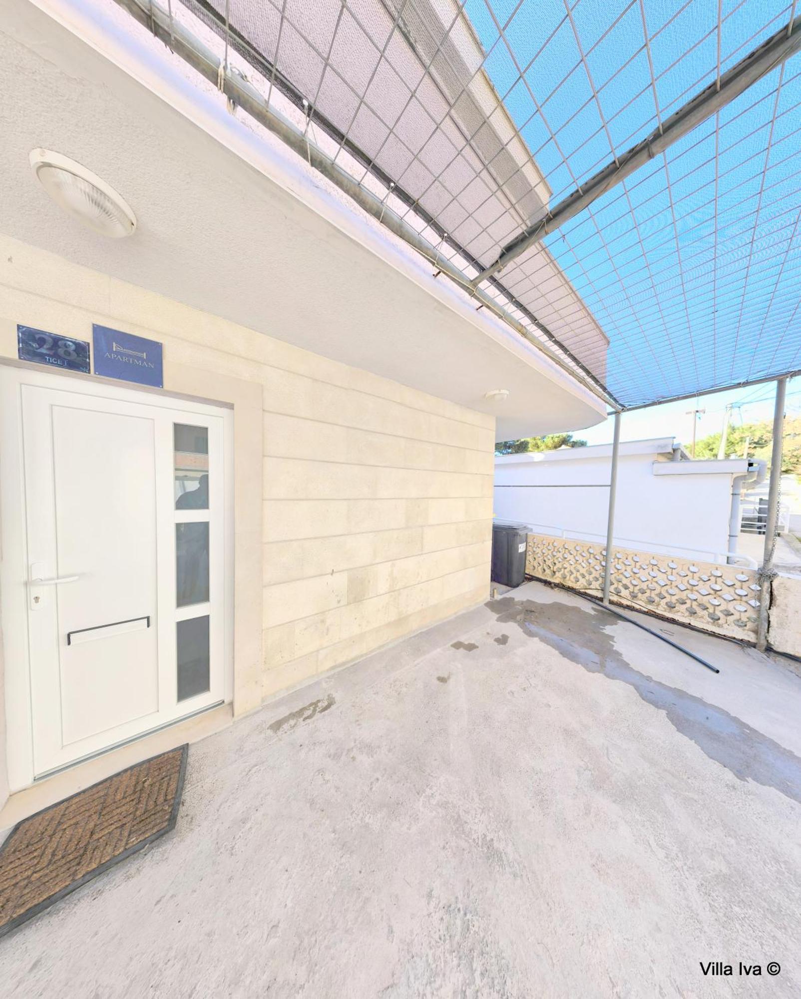 Apartments Iva Оміш Екстер'єр фото
